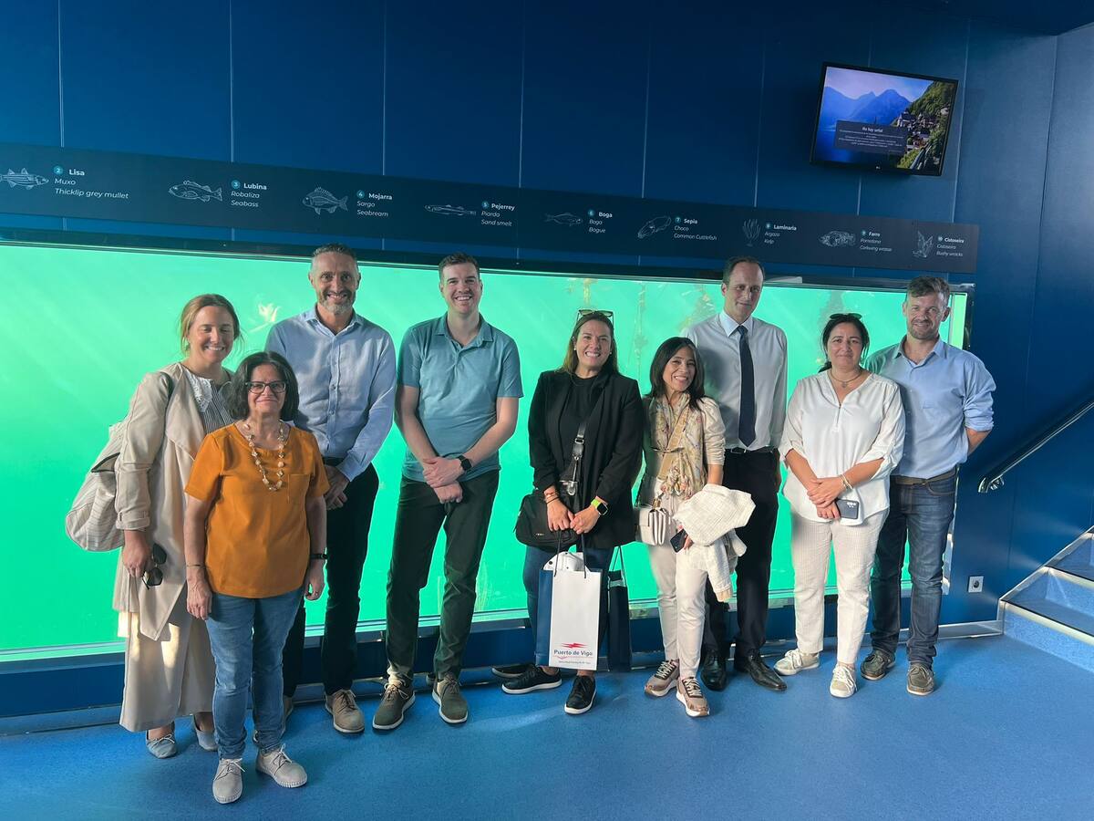 Tres compañías navieras de cruceros de lujo visitan el Puerto de Vigo para incorporarlo a sus excursiones