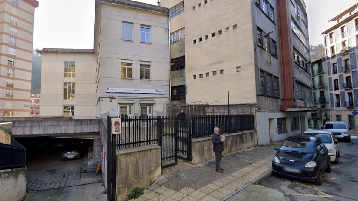 El alcalde de Eibar acusa a LAB de "confundir por un mero interés político" al asegurar que el SEPE sigue cerrado