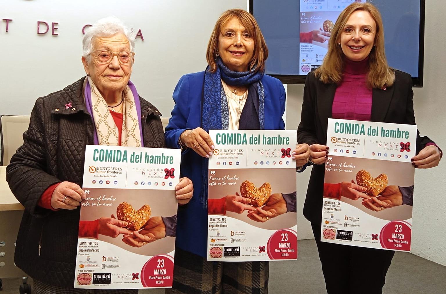 De izq. a dcha. Trini Vidal, presidenta de la Asociación Buñuelos sin Fronteras; la concejala de Cooperación de Gandia, Liduvina Gil; y Virginia Pons, presidenta de la Fundación Next2U by Buñoleras.