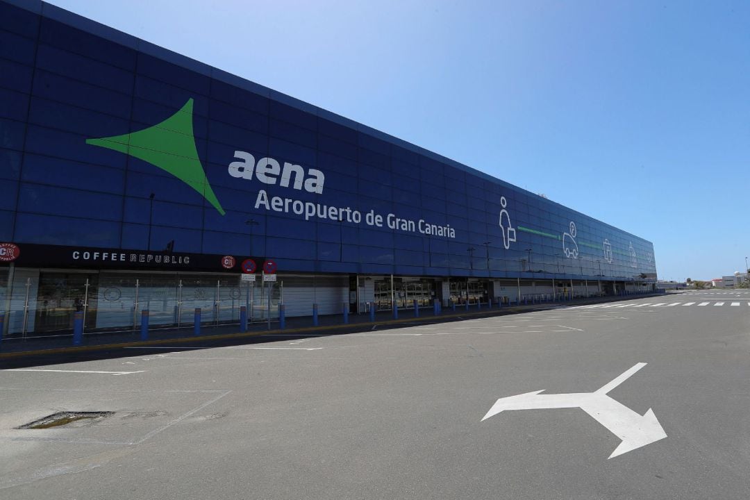 Vista de las instalaciones vacías del aeropuerto de Gran Canaria.