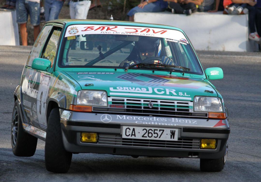 Amador Jaen pilotando su Renault 5 Turbo