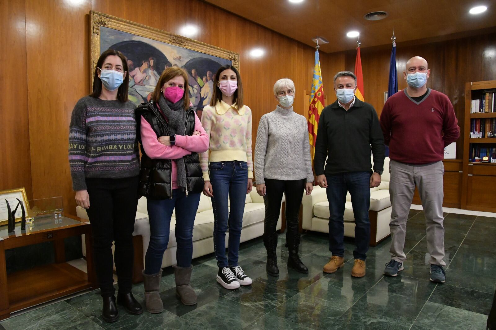 Momento de la firma del convenio entre Amjasa y las representantes de los IES de Xàbia.