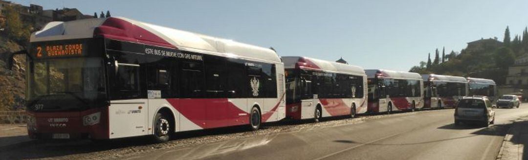 Nuevos autobuses urbanos de Toledo en foto de archivo