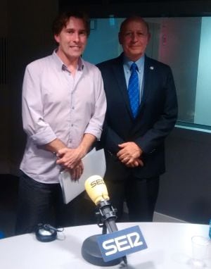 Javier del Pino y Lorenzo Rosenzweig en los estudios de Radio Madrid
