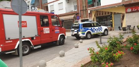 Bomberos y Policía Local de Cazorla han acudido de inmediato a la llamada de los vecinos de la Plaza de Andalucía