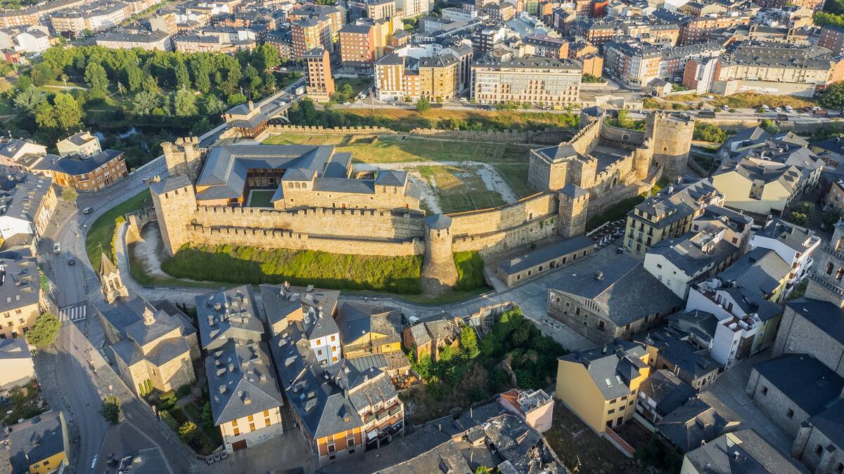 Ponferrada da un paso administrativo más para obtener la declaración de BIC como Conjunto Histórico, iniciada hace 49 años