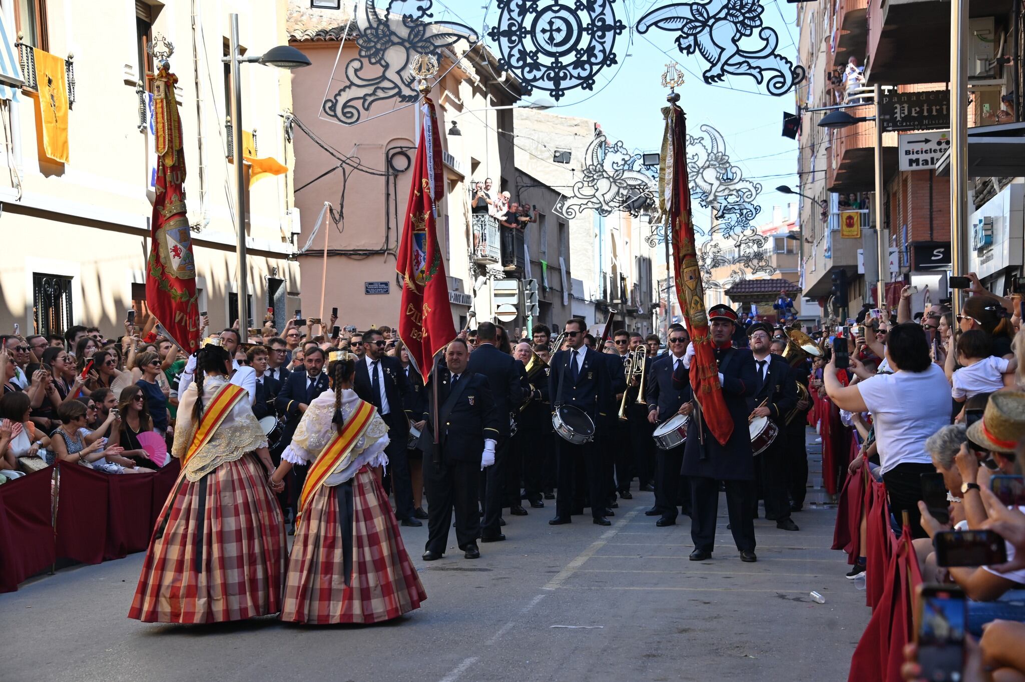 Regidoras con la Banda Municipal