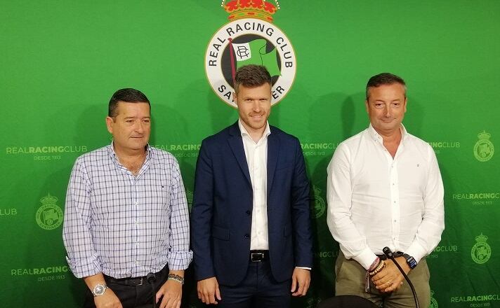 Pedro Ortiz, Mikel Martija y Alfredo Pérez, en la sala de prensa de El Sardinero