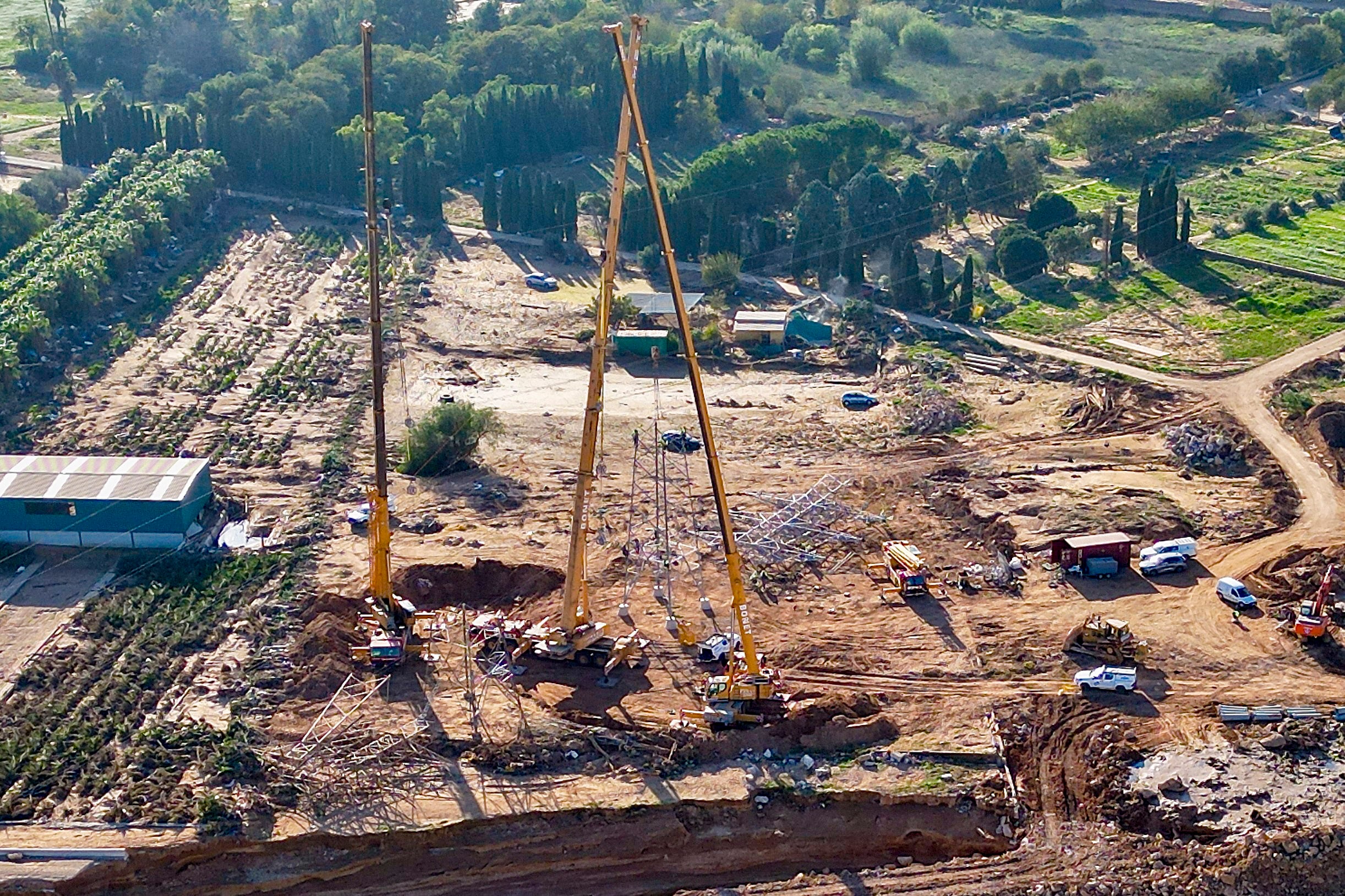 Vista de las labores de reconstrucción este miércoles en el barranco del Poyo cerca de Paiporta, Massanassa y Alfafar, afectado por la DANA.