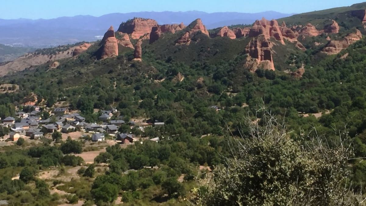 Borrenes rescindirá la explotación privada de la Galería de Orellán si le convence el "Plan" de la nueva gerente de la Fundación Las Médulas