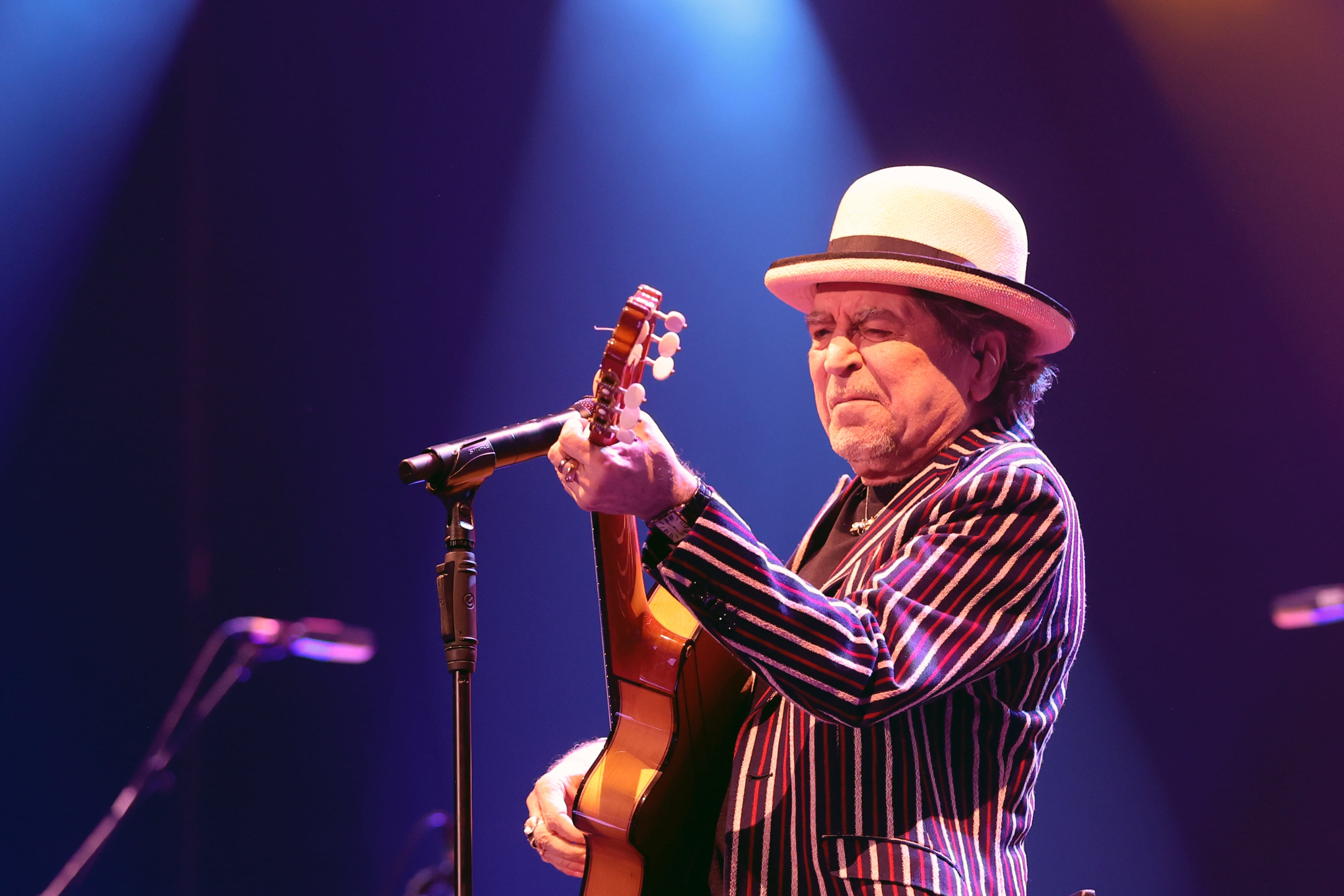 MADRID, 23/05/2023.- El cantante Joaquín Sabina durante su concierto en el Wizink Center de Madrid, dentro de su  gira &quot;Contra todo pronóstico&quot;. EFE/ Kiko Huesca