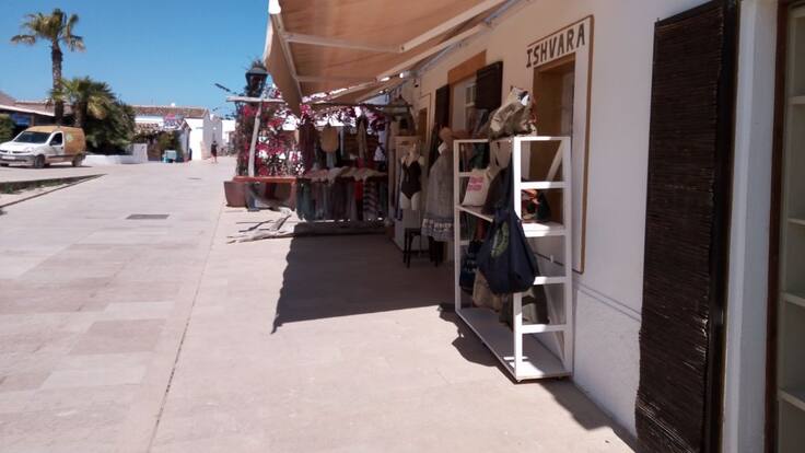 El sector comercial de las Pitiusas quiere ampliar el horario de cierre a partir del mes de mayo