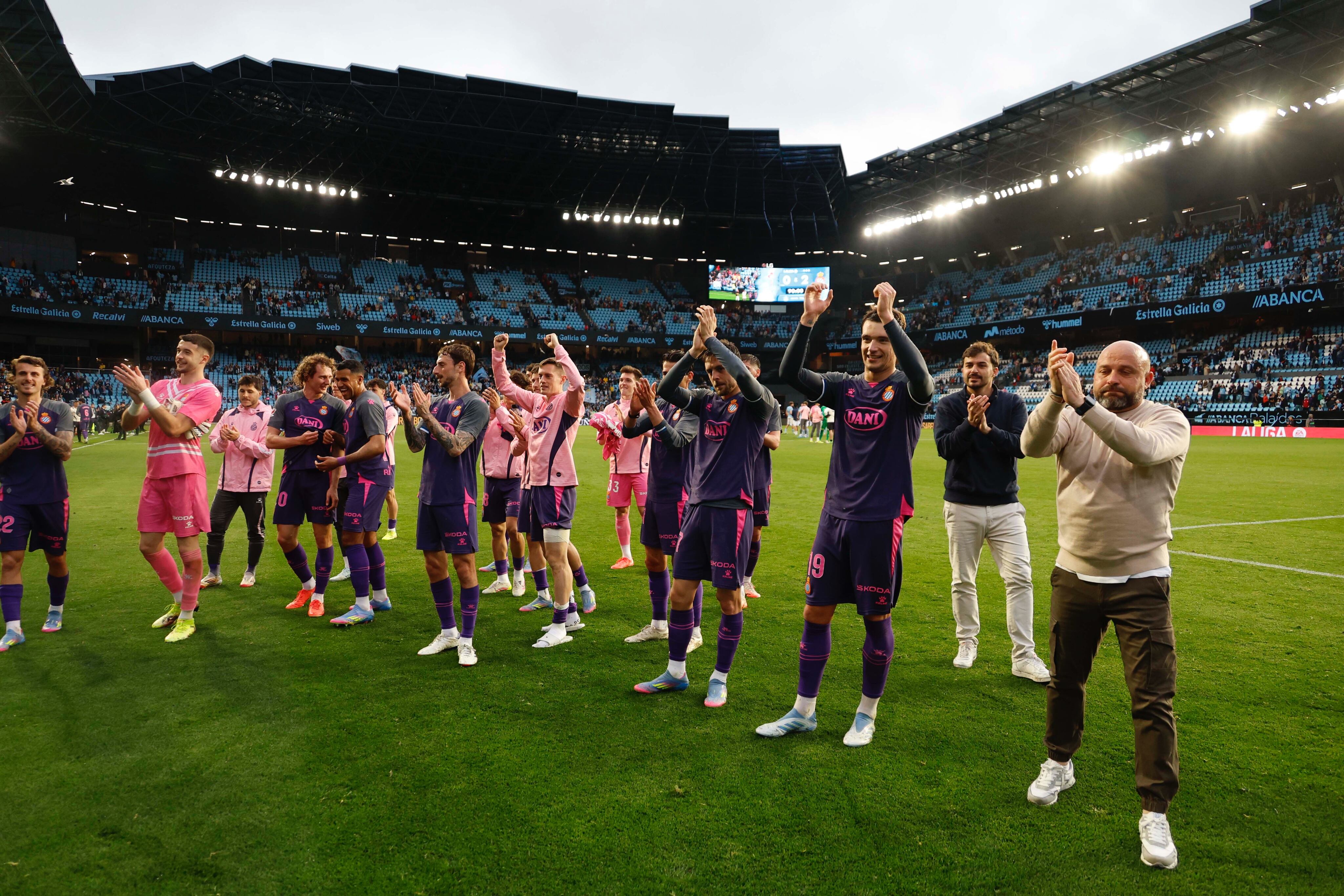 Los jugadores del Espanyol celebran la victoria