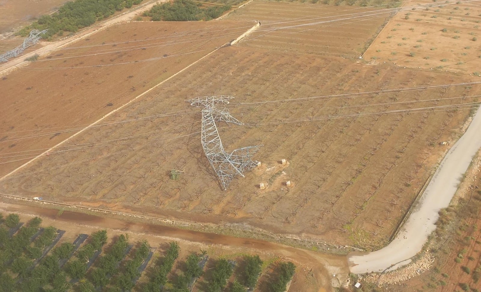 Torres eléctricas abatidas y subestaciones inundadas: la DANA de Valencia se ceba con las infraestructuras eléctricas estratégicas