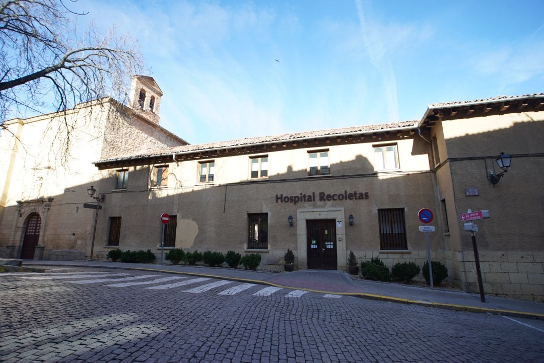 Fachada del Hospital Recoletas en la Calle Doctor Velasco de Segovia