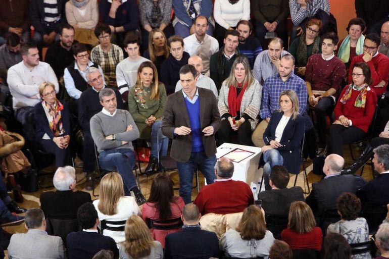 Pedro Sánchez en una asamblea sobre pensiones en Toledo