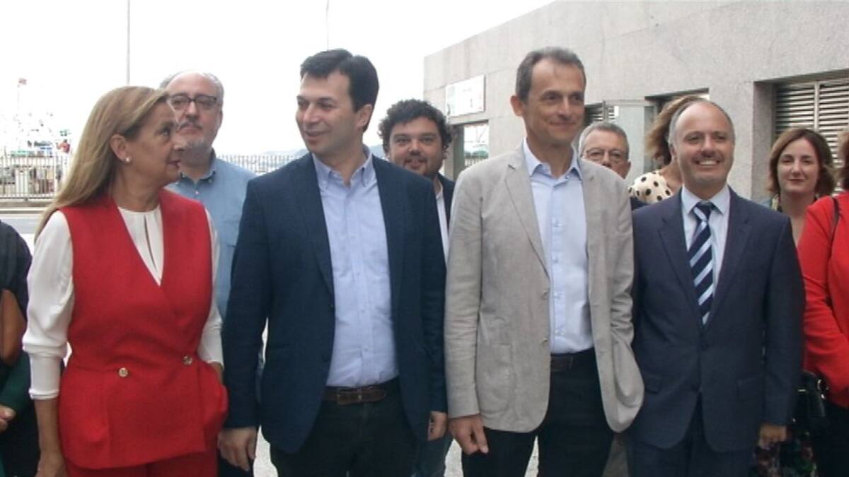 Pedro Duque visita el Sarmiento de Gamboa