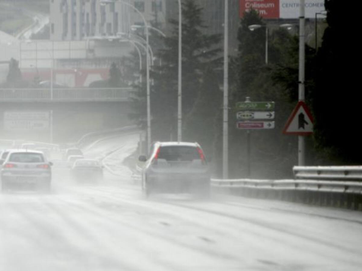 La lluvia vuelve a multiplicar los accidentes y la congestión