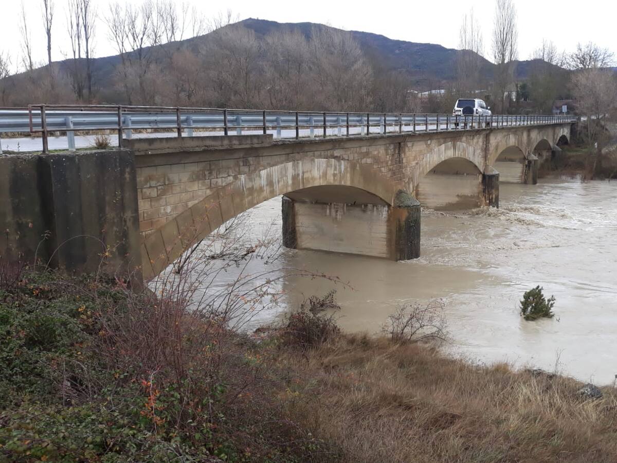 Tráfico alternativo a la altura de Santa Elena en Biescas por desprendimientos