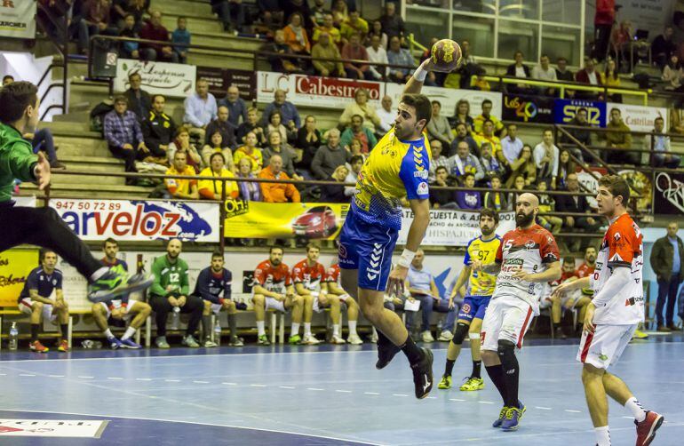 Víctor Megías 'Pino' es una de la renovaciones anunciadas por el club.