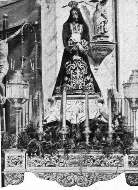 El Señor del Rescate en su paso el Lunes Santo de 1927, última vez que se presentó al culto con pelo natural y nimbo