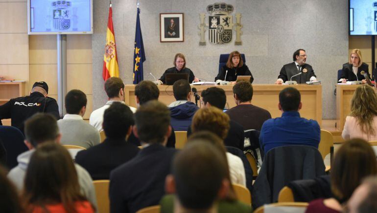 Juicio a los ocho acusados de agredir a dos guardias civiles y sus parejas en octubre de 2016 en la localidad de Alsasua