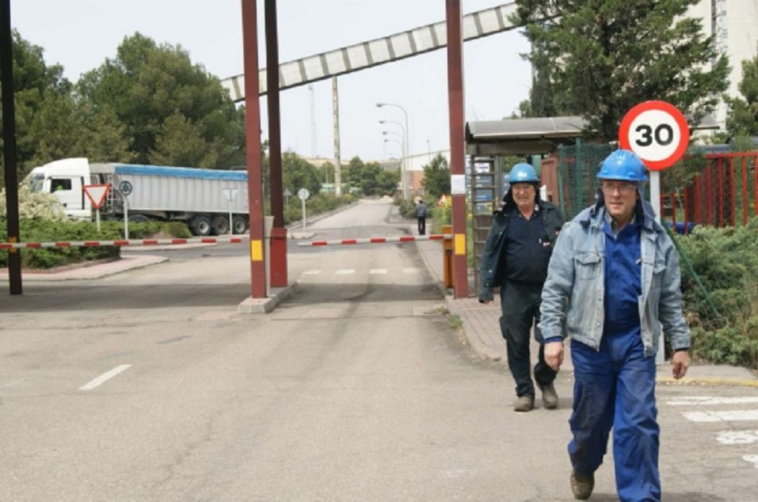 Trabajadores en la Central Térmica de Andorra. Imagen de archivo 