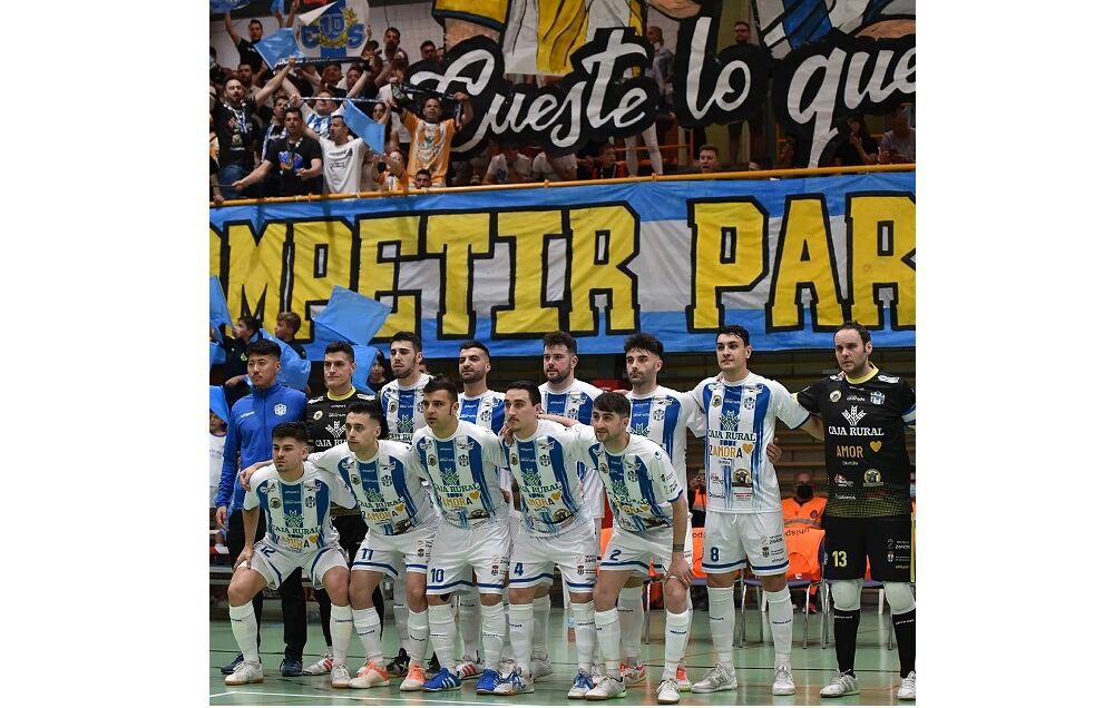 El equipo posando en La Rosaleda