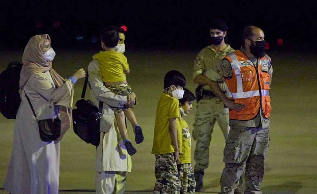 Refugiados saliendo de Kabul