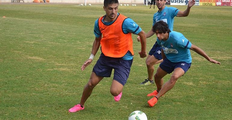 Los jugadores del Real Jaén durante un entrenamiento.