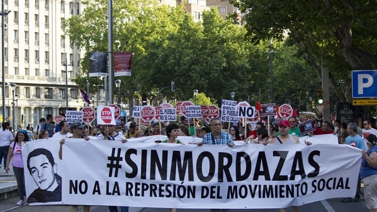 Cientos de zaragozanos se manifiestan en contra de la Ley Mordaza