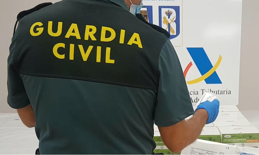 Casi 1.200 test de detección COVID han sido retirados por la Guardia Civil.