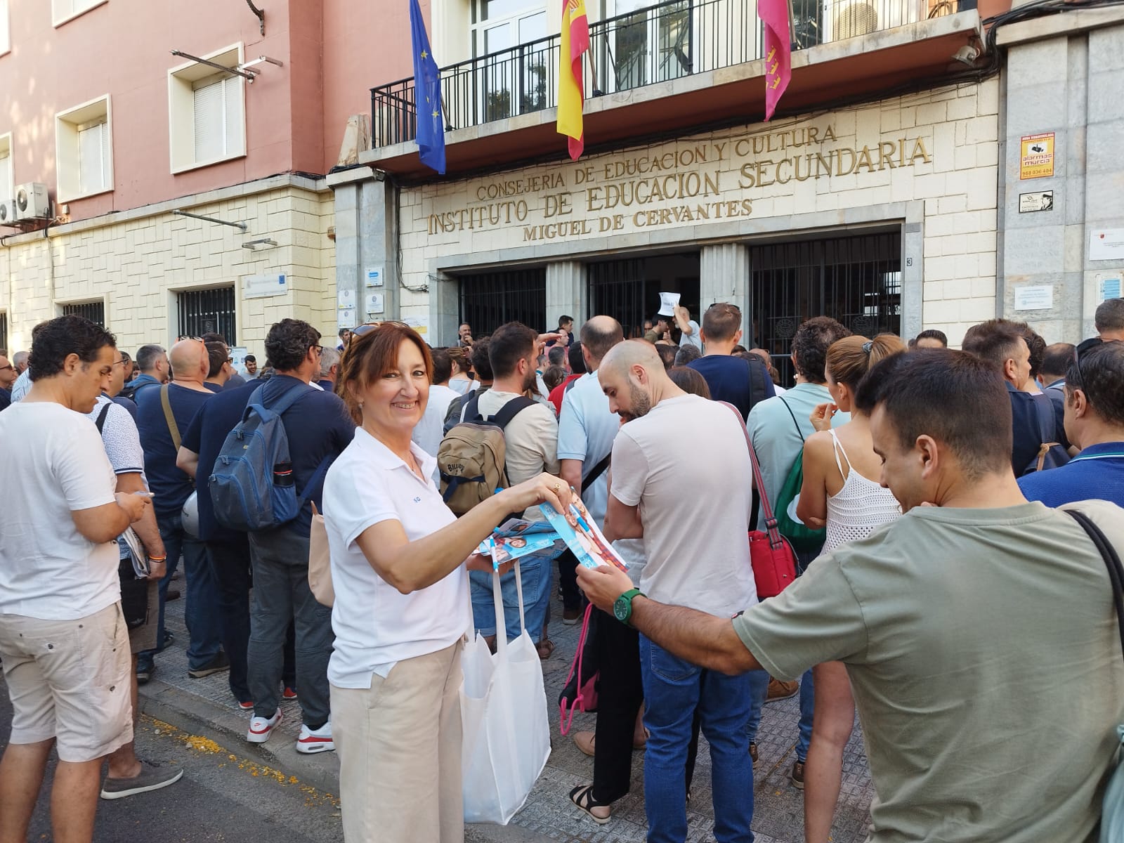 ANPE ha repartido la 'Guía del Opositor' antes del primer examen