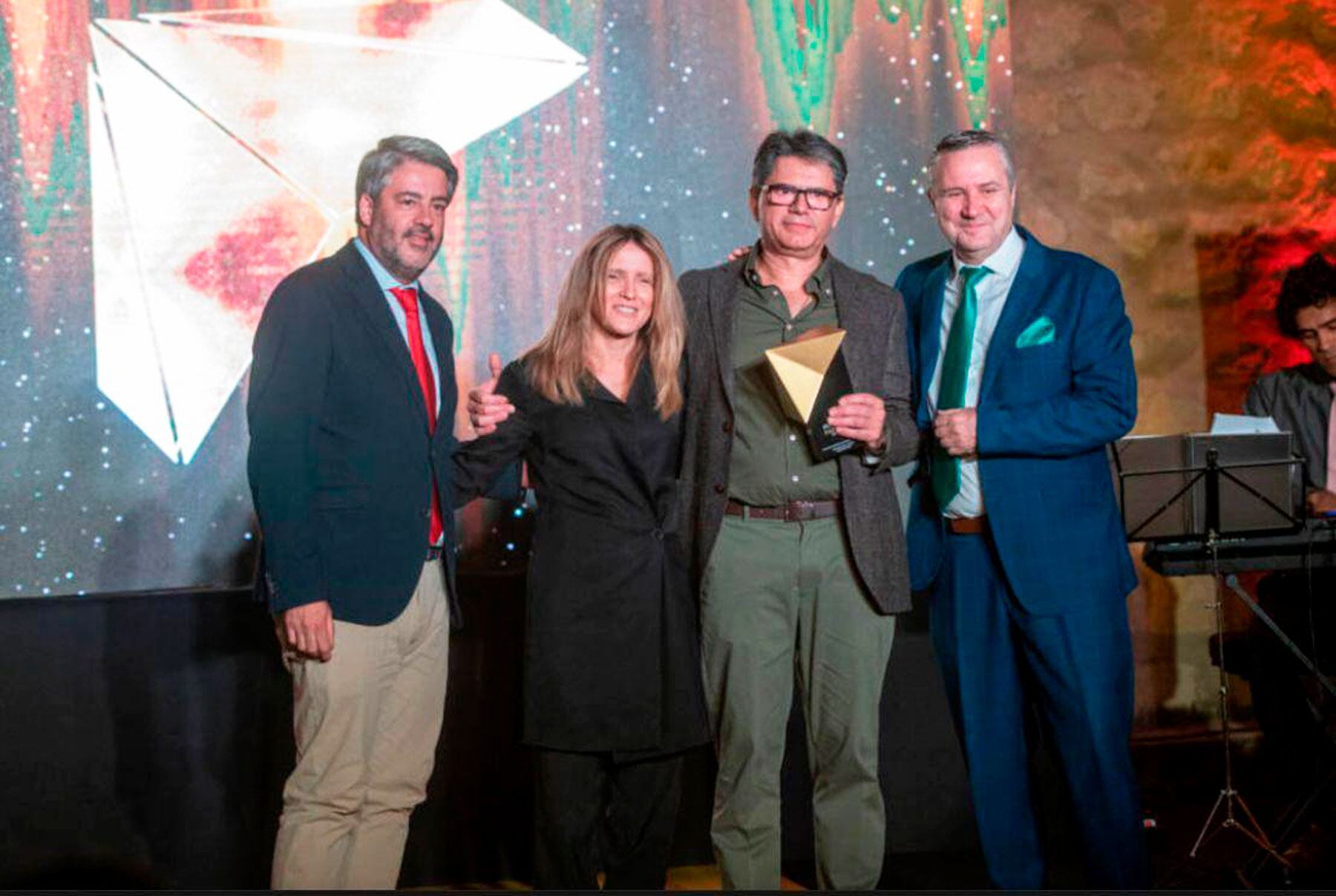 Pablo de Gracia, Vanessa Moltó, Antonio Orts y Rafa Pérez, durante la entrega del premio