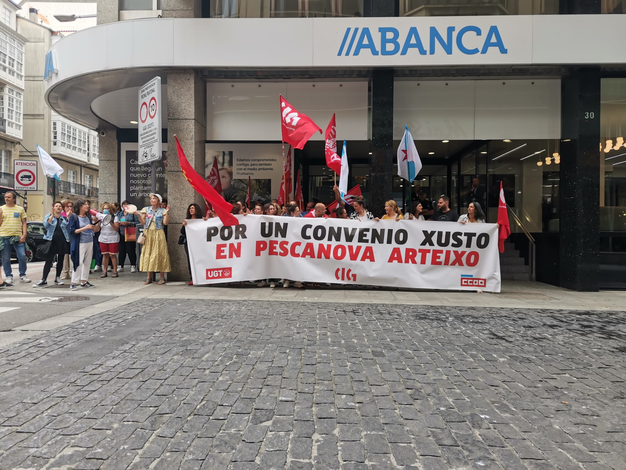 Concentración de trabajadores de Pescanova ante Abanca