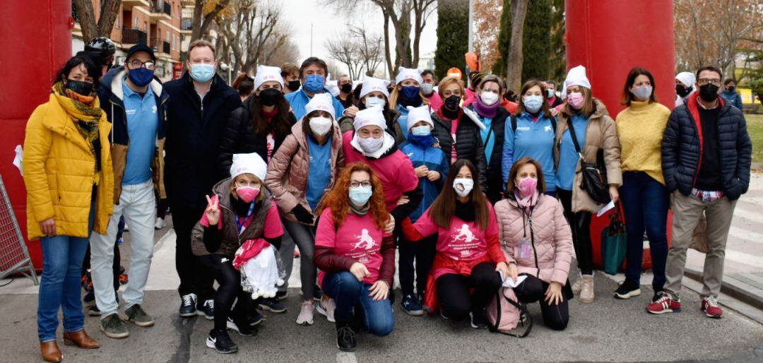 Foto de familia en la carrera de AMAC Albacete