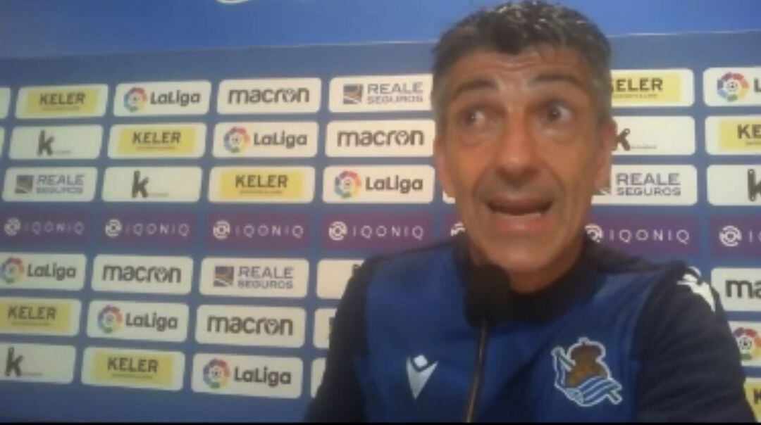 Imanol gesticula en un momento de su comparecencia en Zubieta