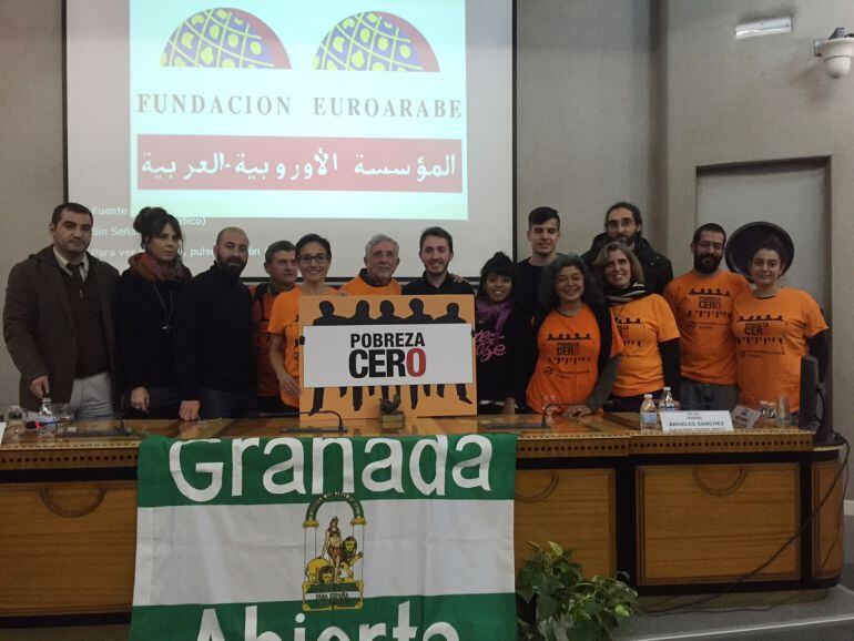 Entrena del premio &quot;Carlos Cano&quot; a la plataforma &quot;Pobreza Cero&quot; de Granada