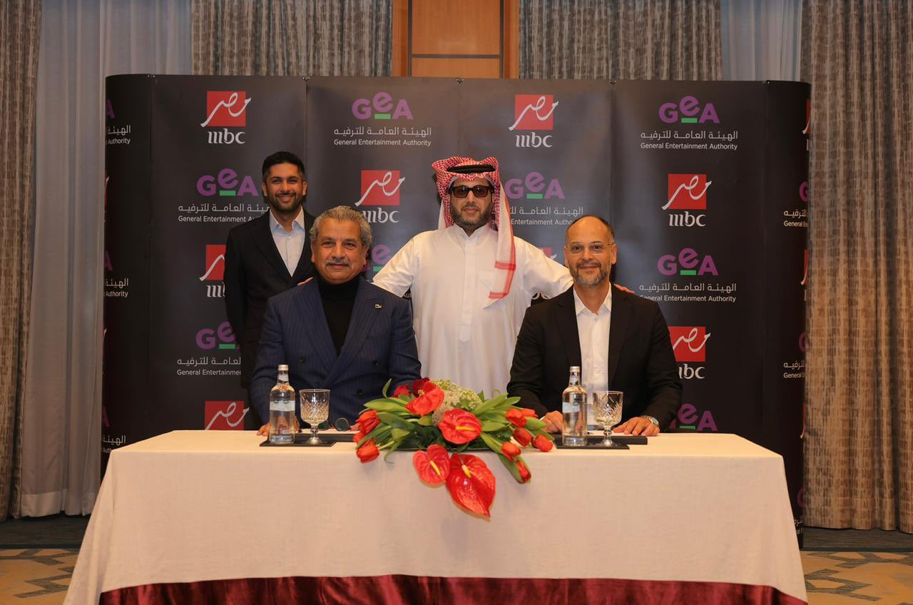 Mohammed Al-Khereiji acompañando a Turki Al-Sheikh como embajadores de Arabia Saudita.