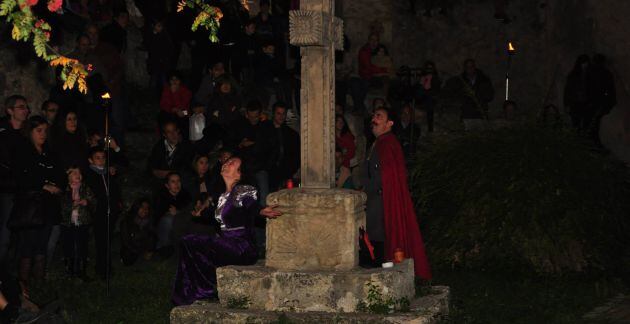 Momento de la representación de la leyenda de &#039;La cruz de los Descalzos&#039;.