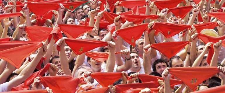 Hoy todos se anudarán el pañuelico al cuello, para no quitárselo hasta el final de las fiestas.