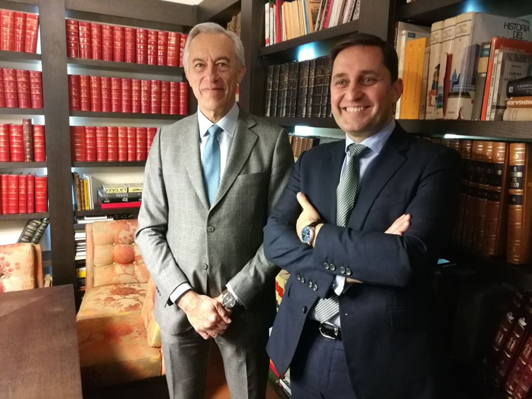 Alfredo Bonet junto al directo general de Caja Rural José María Chaparro momentos antes del comienzo de la última conferencia del congreso Empresas+Finanzas