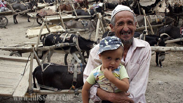 Abuelo y nieto en &#039;Kashgar&#039;.