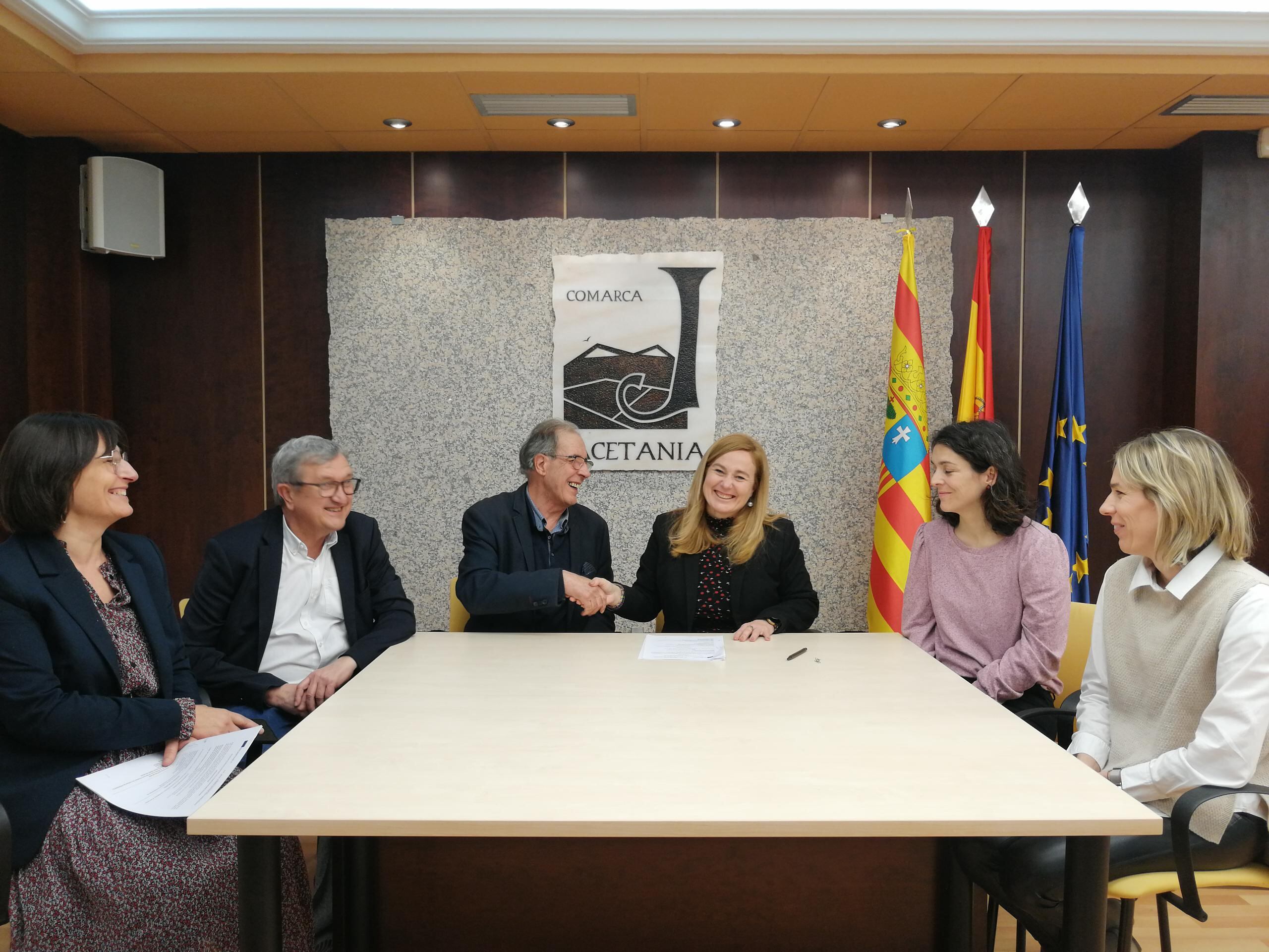 Firma del convenio de colaboración para el proyecto entre ambas comarcas