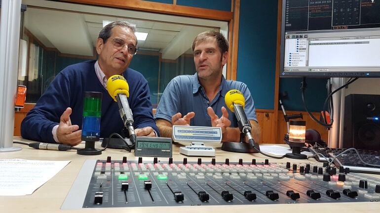 Eduardo Zaldivar y Enrique Conde tertulianos en el estudio de la Ventana  