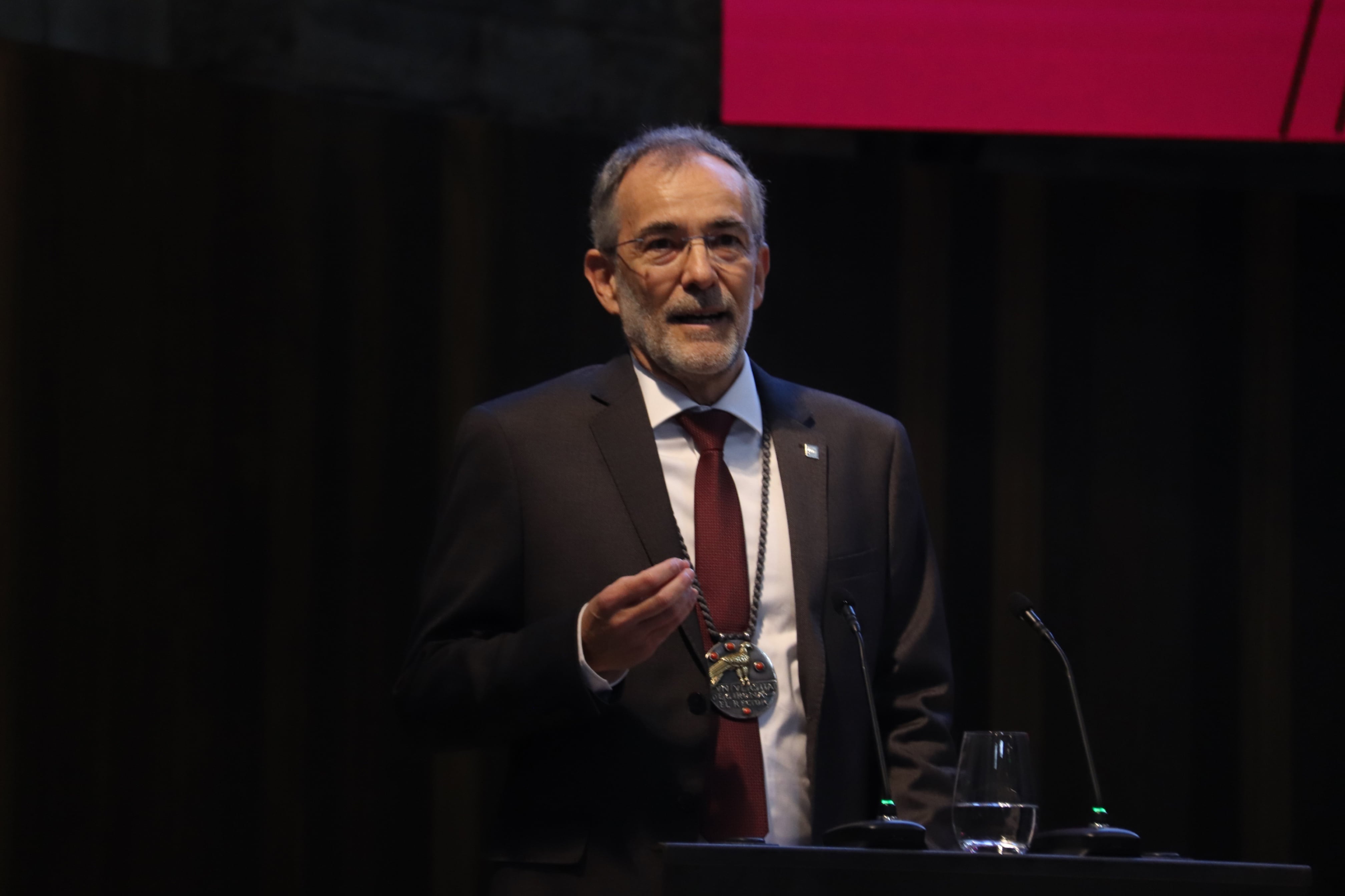 Josep Calbó en el seu discurs inaugural com a nou rector de la UdG.