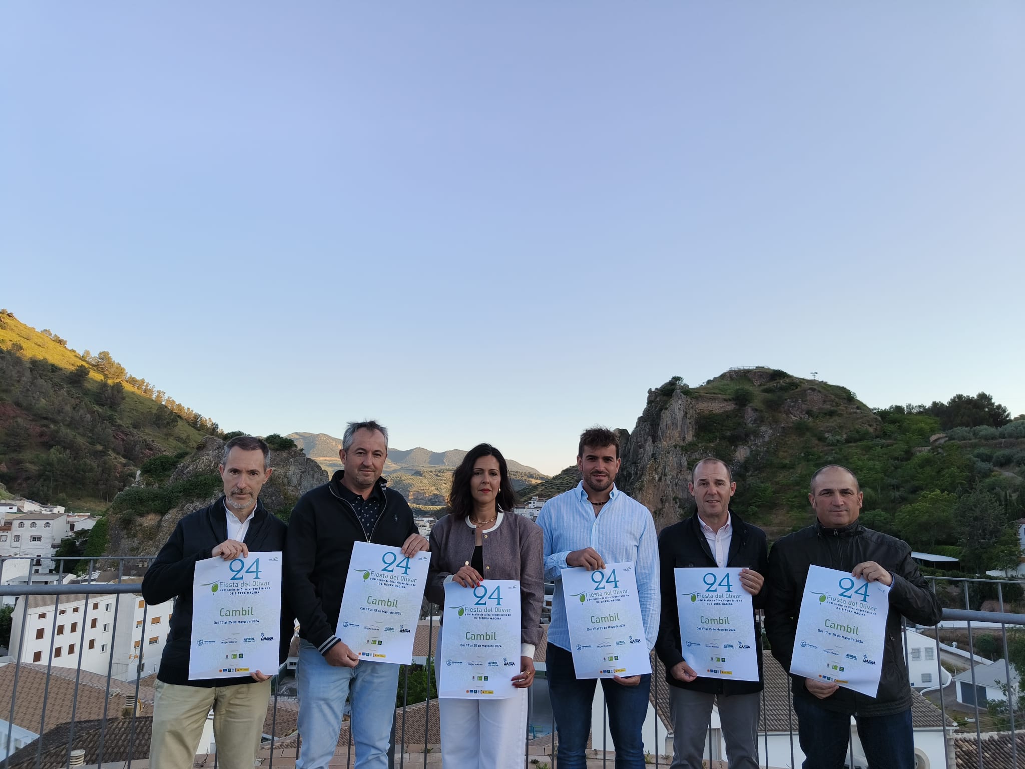 Momento de la presentación del cartel y el programa de actividades