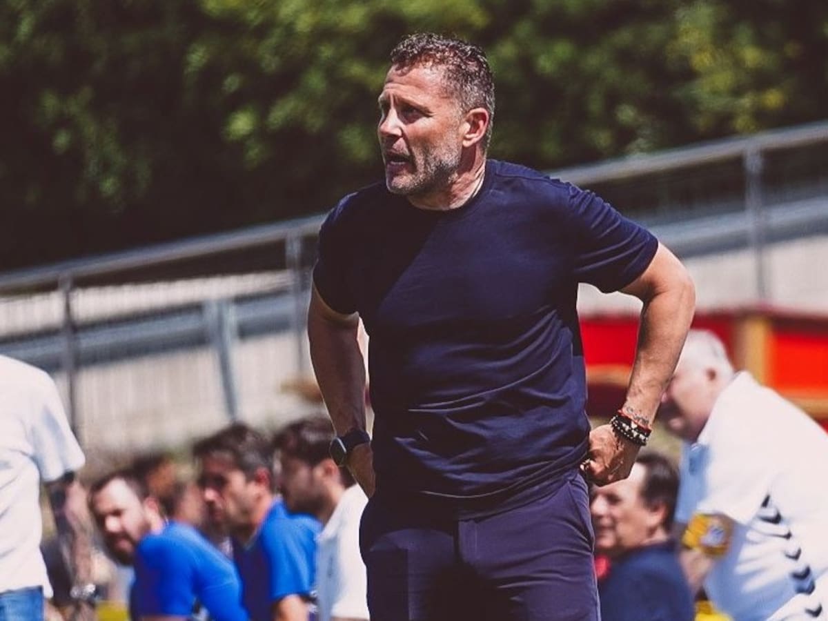 Curro Torres divide a la tertulia del Real Murcia: ¿renovación por estabilidad o cambio por ambición?