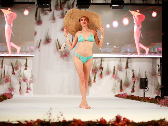 FORMENTERA. PASARELA MODA.