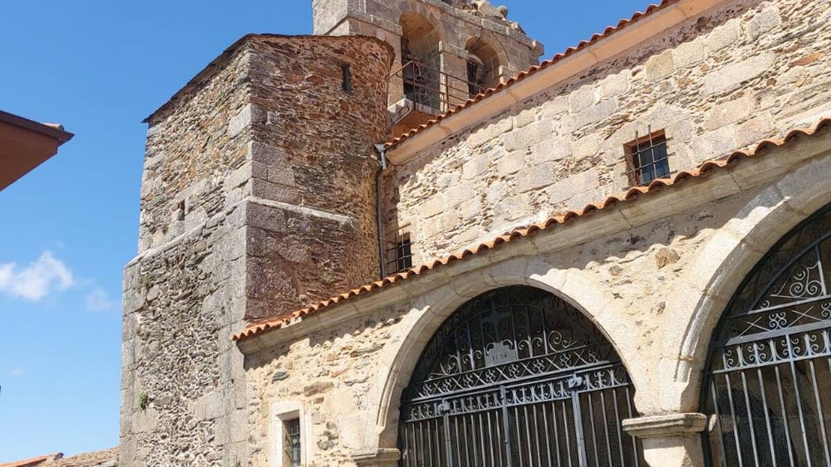 Un rayo causa daños en la iglesia de la Asunción de Alcañices